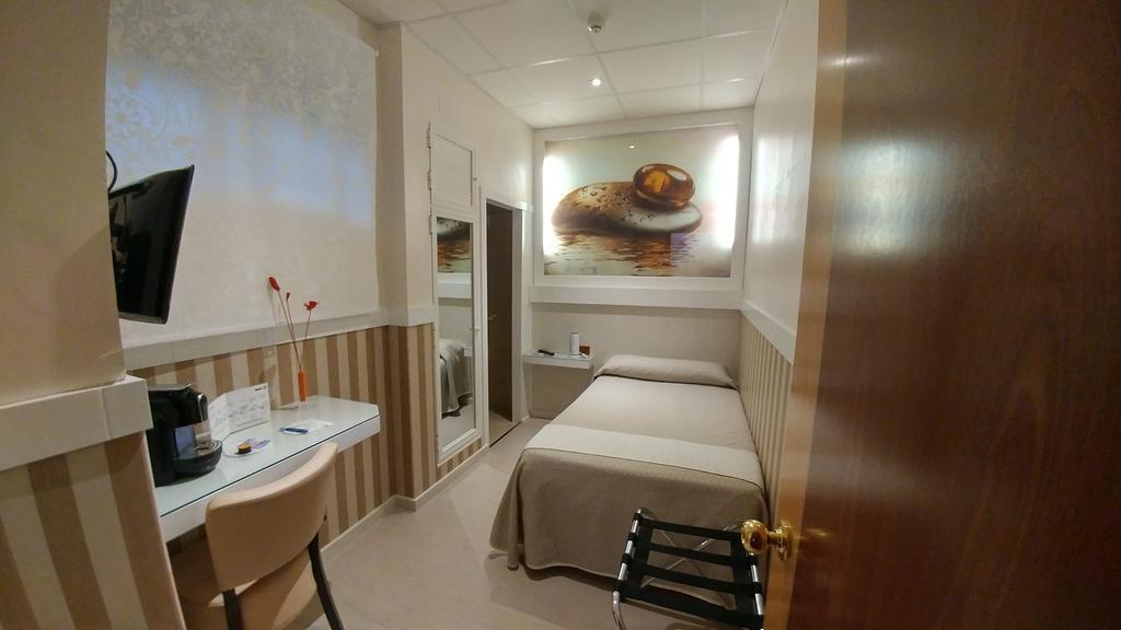 Hostal Paris San Fernando Zewnętrze zdjęcie