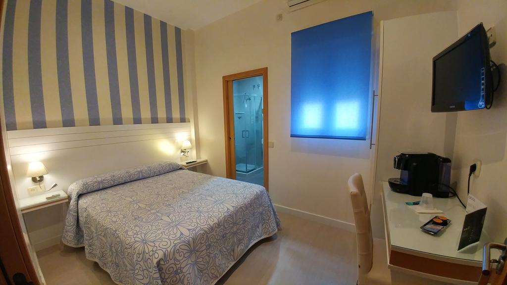 Hostal Paris San Fernando Zewnętrze zdjęcie