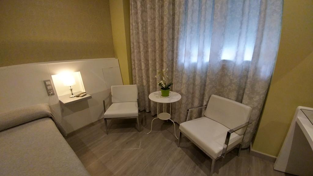 Hostal Paris San Fernando Zewnętrze zdjęcie
